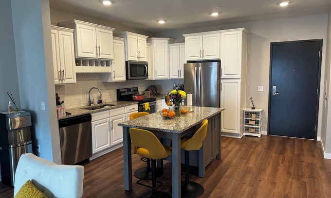 Maple Grove Apartment | Luxury 2 bedroom apartment In the heart of Maple Grove MN