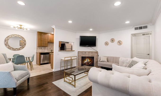 Studio City Condo | Luxury 2-Bedroom Condo in Studio City