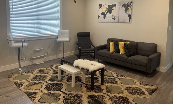 Spring Branch West Apartment | Luxury 2 bedroom unit centrally located in town