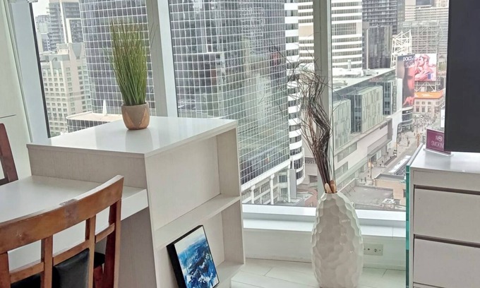 Downtown Toronto Apartment | Luxury 2 Bedrooms condo @EatonCenter