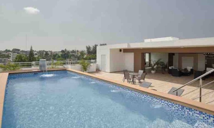 Los Rios Condo | Luxury 2 beds apt. Pool+Gym. Near CIPLA and CCEP