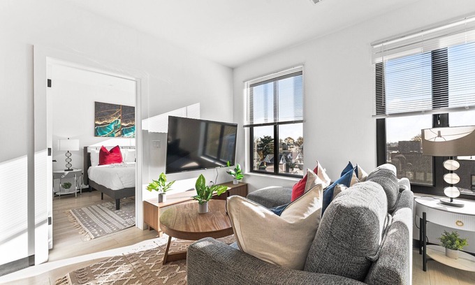 Everett Apartment | Luxury 2bd/2ba near Boston 6503