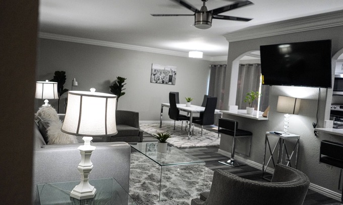 Grand Prairie Condo | Luxury 2bd 2bth Condo w/King/2 separate twin beds