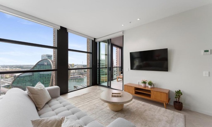 Darling Harbour Apartment | Luxury 2BR 2BA, Harbour Views & Parking - 5 Min Walk to Town Hall & Darling Harbour