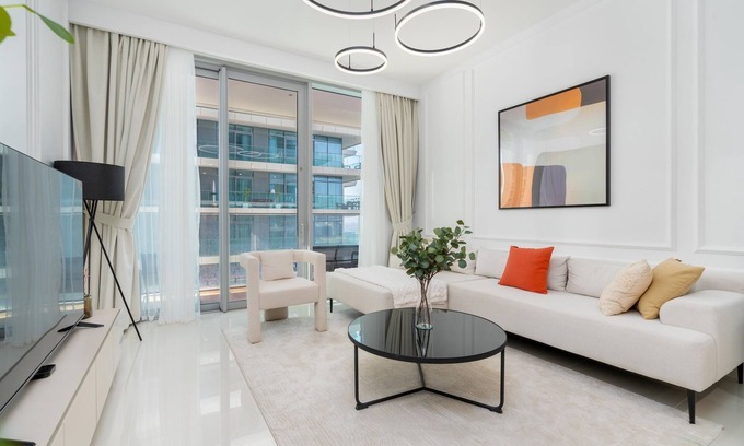 Dubai Marina Apartment | Luxury 2BR in Dubai Marine with Balcony & Sea View!