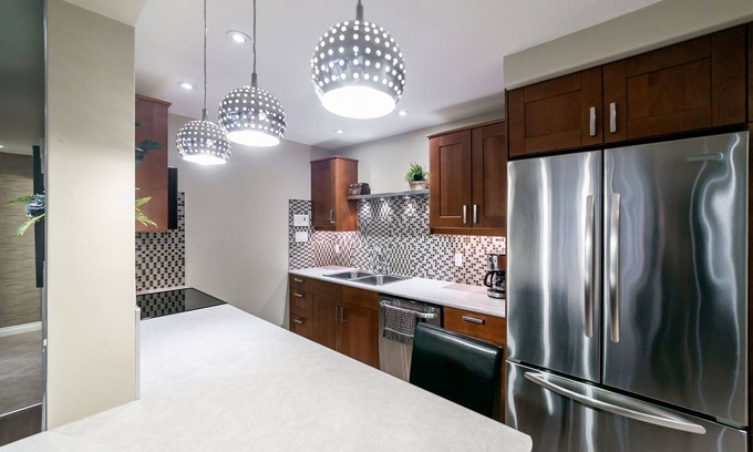 Jasper Place Condo | Luxury 2br near JasperPlace