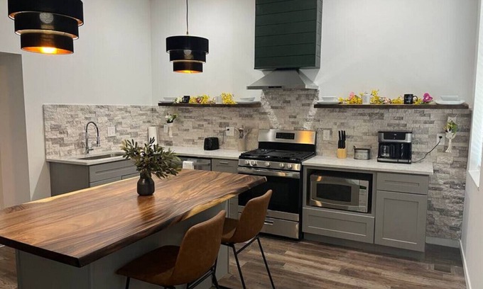Covington House | Luxury 2BR within walking distance to Nightlife!