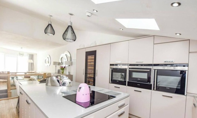 Trafford Apartment | Luxury 3-bed Duplex Penthouse