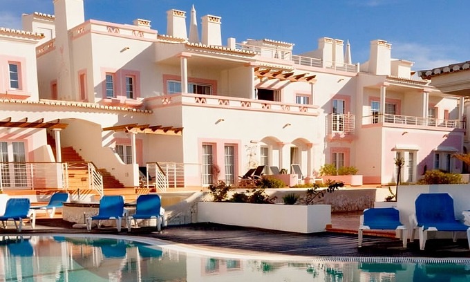 Budens Villa | Luxury 3 Bed, Poolside, one of few with free pool access & unique roof terrace