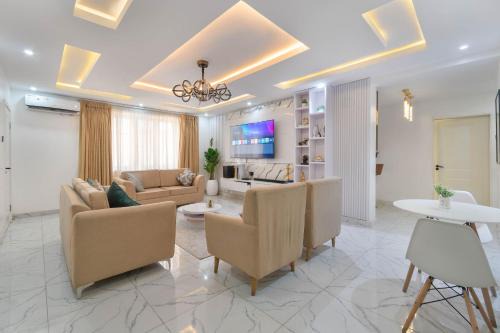 Ofin Apartment | LUXURY 3 bedroom Apartment Victoria Island Lagos with swimming pool play station 5 Netflix