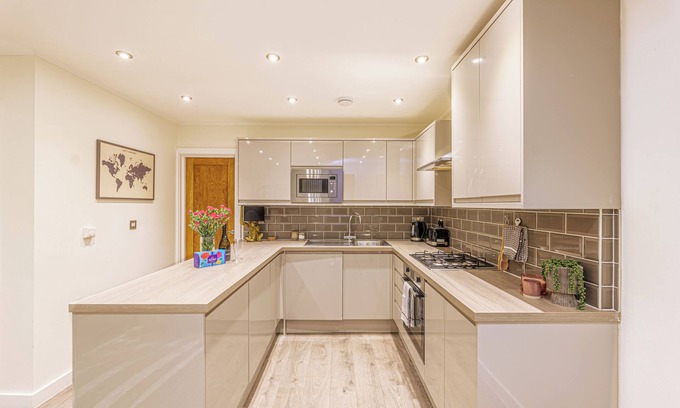 London Borough of Bromley House | Luxury 3 Bedroom Residence in the Heart of Bromley