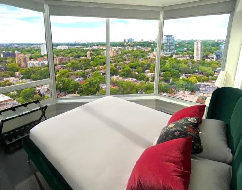 Bloor-Yorkville Apartment | Luxury 3-Beds Apartment in Yorkville with the Best City View in Downtown Toronto