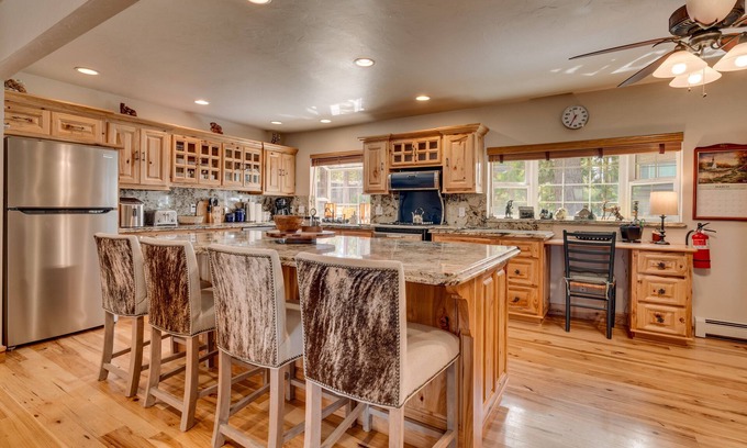 Skyland House | Luxury 3 BR close to town, skiing, access to Community beach. (ZC188)