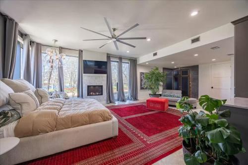 Krugerville House | Luxury 316 Acre Barndo Retreat Near Pga Frisco!