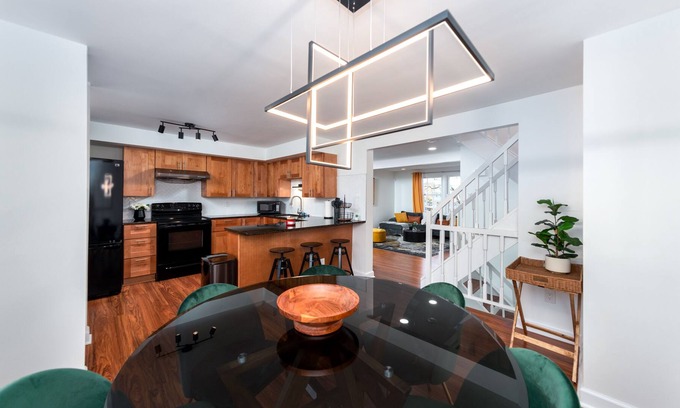 Franconia House | Luxury 3bd home w/ basement unit mins away from DC