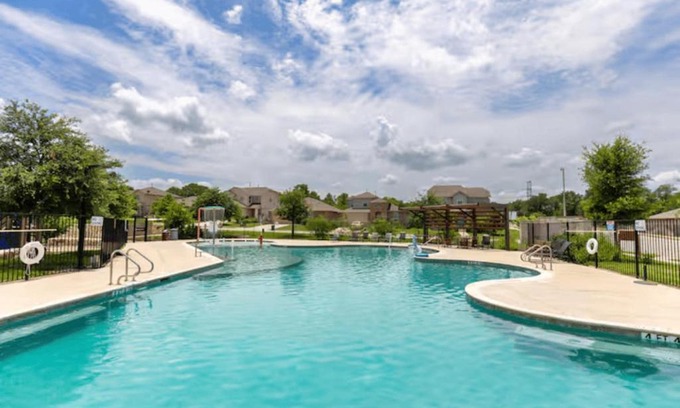 Austin House | Luxury 3BR Retreat, Pool, Near COTA & Airport
