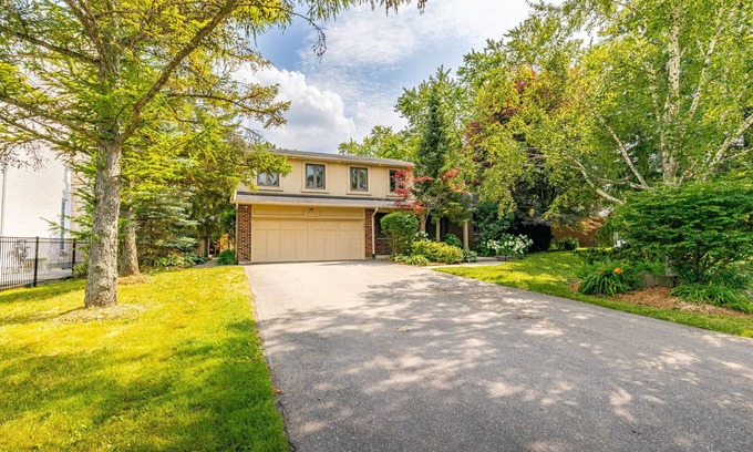 King City House | Luxury 4 BDRM Oasis with Heated Pool & Jacuzzi