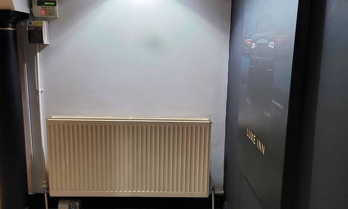 Slough House | Luxury 4 Bed House, Heathrow T4, Luxe Inn