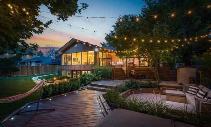 Richmond Hill House | Luxury 4-Bedroom Spa Getaway Villa - HotTub/Sauna/Pool Table/EV(separate loft)