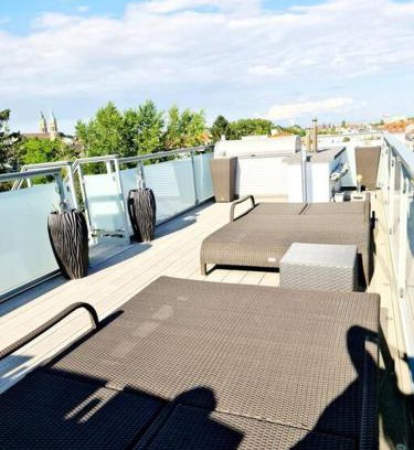 Oberdobling Apartment | luxury 4 bedroom roof apt with 3 balconies & view