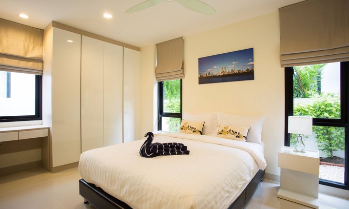 Laguna Villa | Luxury 4 Bedroom Villa in Laguna Park