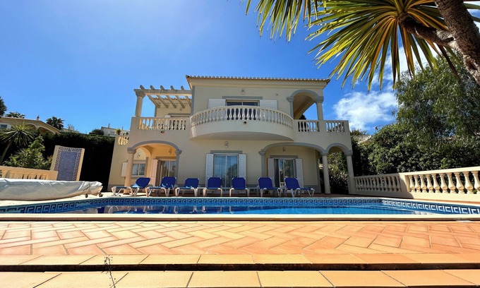 Budens Villa | Luxury 4 bedroom villa with private pool, golf and beach within 5 mins