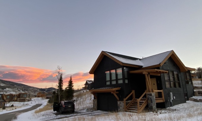 Silverthorne House | Luxury 4 BR House-sleeps 11+ with 3 king beds