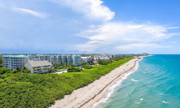 Olympus Condo | LUXURY 4-Ensuites Beach condo in Jupiter 100 Yards to Ocean!Ocean Views!