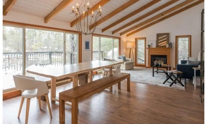 Selwyn Cottage | Luxury 4 Season Cottage on Prestigious Stoney Lake