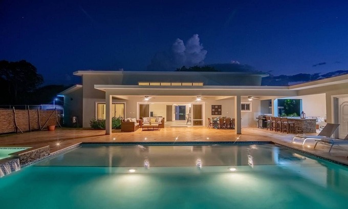 La Mulata Villa | Luxury 4BD villa in gated residence with waterpark and free shuttle bus