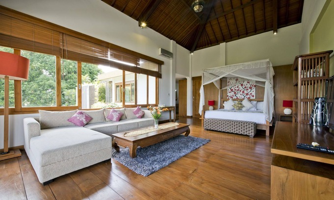 Seminyak Villa | Luxury 4Br Private,Spacious Tropical 25m lap Pool, Staff