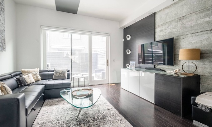 Little Italy House | Luxury 4BR Townhouse in Downtown Toronto