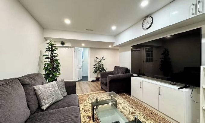 Ajax House | Luxury 4BR Villa