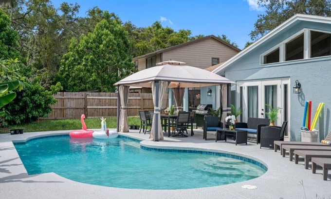 Temple Terrace House | Luxury 5 BDRM Home | Stunning Pool & Huge Backyard