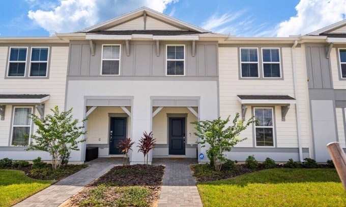 Four Corners House | Luxury 5 Bed 4 Bath with Pool and Resort Clubhouse - Minutes to Disney