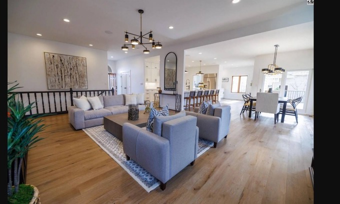 Hutchinson House | Luxury 5 Bed Executive Home