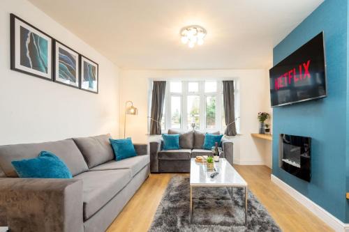 Shirley House | Luxury 5 Bed House With Parking