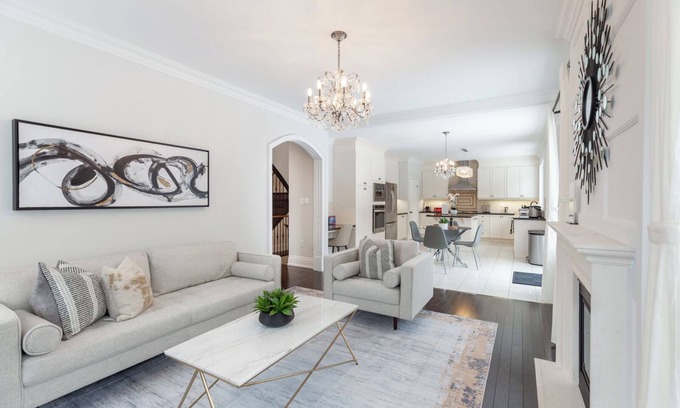 Richmond Hill House | Luxury 5 Bedroom Home in Richmond Hill, Free Parking, Private Gym