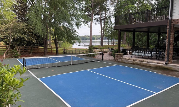 Putnam County House | Luxury 5-bedroom home on beautiful Lake Oconee with Private Pickleball court!