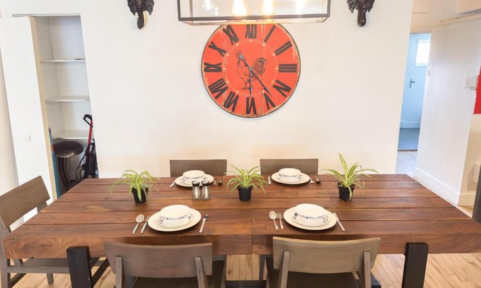 Villeray Apartment | Luxury 5-Bedroom Pool Table 5 Min from Jarry Metro