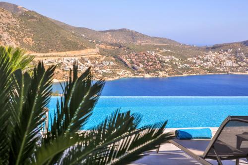 Kalkan Villa | Luxury 5 bedroom villa with heated infinity pool & amazing sea views