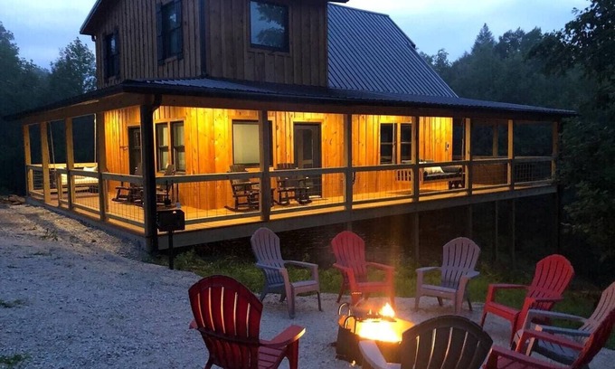 Campton Cabin | Luxury 5 Cabins in Red River Gorge Hot Tubs, Wi-Fi