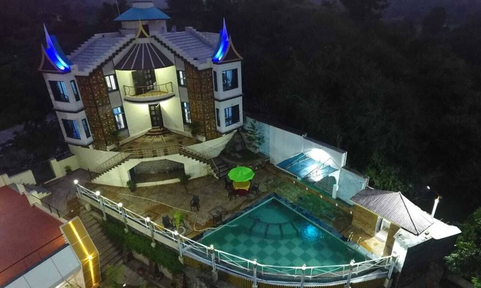 Bedla Resort | Luxury 5 star 5 br home with Pool & Stunning View
