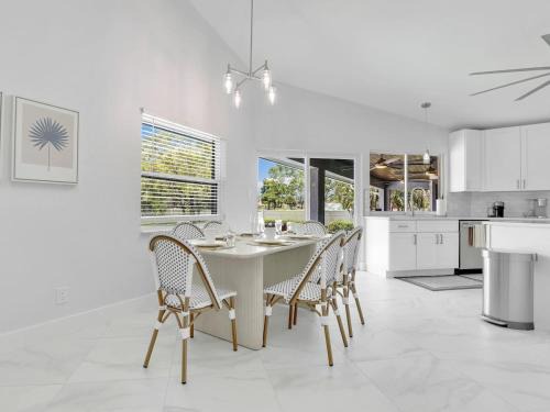 Rainbow Farms House | Luxury 6 000 sqft Oasis- Pool Sleeps 16