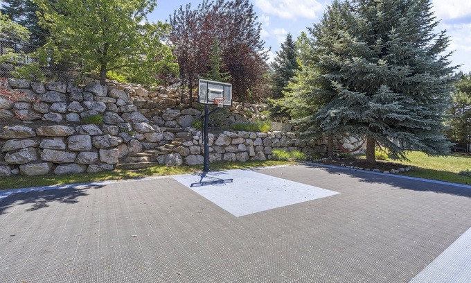 Layton House | Luxury - 6000sqft- Sleeps 22+ Basketball, Billiards, Theater, Game, PrincessRoom