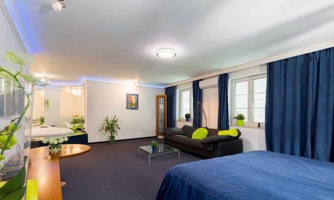 Vizivaros Apartment | Luxury 60m2 private JACUZZI & GARAGE studio right under Buda Castle