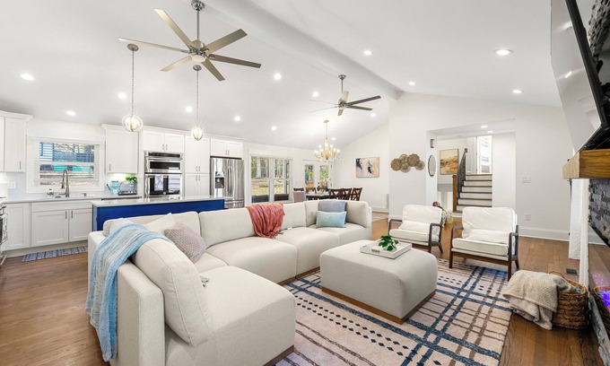 Lawrenceville House | Luxury 6Beds/3BA Home! Spacious Living & Game Room! Outdoor Patio