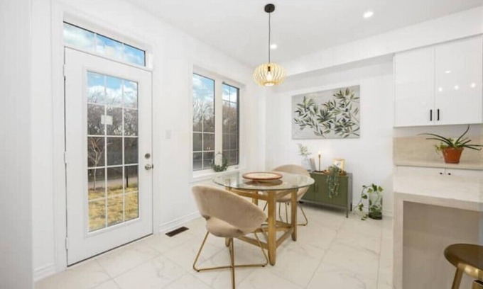 Whitby House | Luxury 6BR House in Whitby