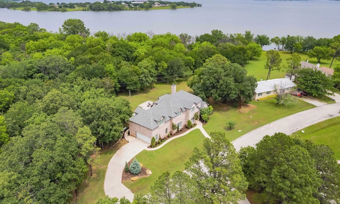 Shady Shores House | Luxury 6BR Lake Home + Hot Tub + Pool Coming Soon
