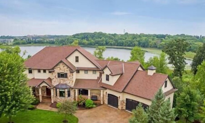 Plymouth House | Luxury 7400 sq.ft Stunning Home Theater/Sleeps 18+